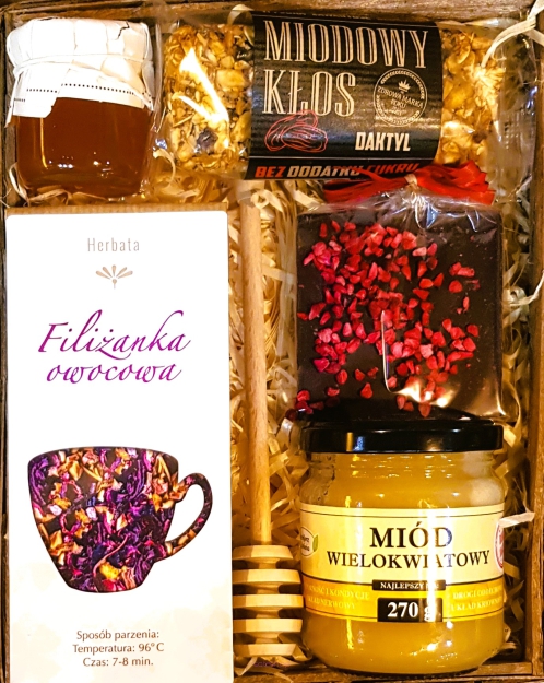 KOSZ PREZENTOWY CZEKO SYROP KONFI HERBA MIÓD